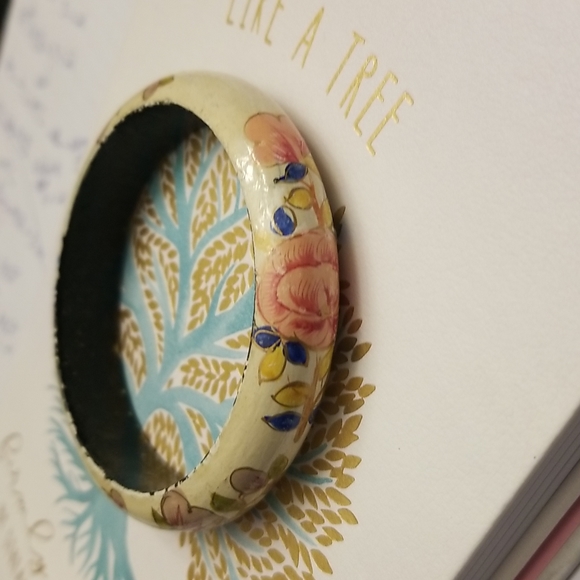 Jewelry - $5 ITEM. Beautiful vintage wooden bracelet 💚 MUST BE BUNDLED WITH OTHER ITEMS